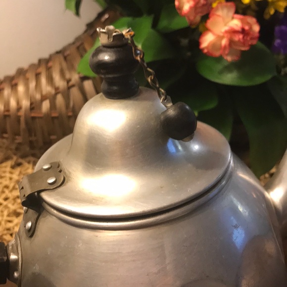 Vintage Tea Pot - Picture 2 of 4